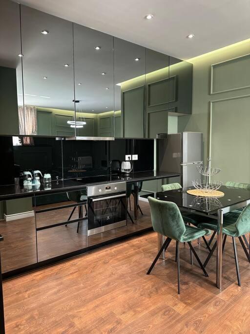 Green Apartment Тирана Экстерьер фото